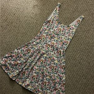 Super cute summery floral dress. Size 4 in women’s. Worn once or twice.
